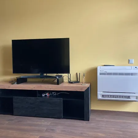 Victor's , With Private Parking Διαμέρισμα