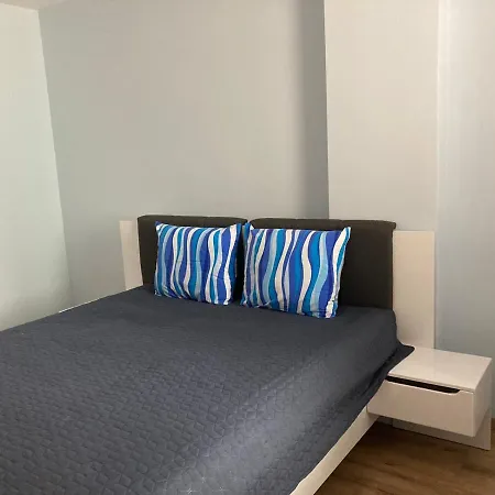 Victor's , With Private Parking Apartment